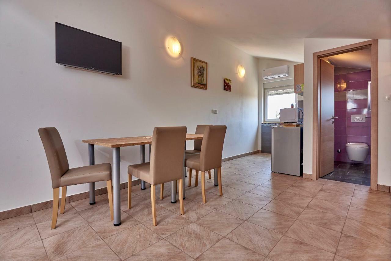 Apartmani B&B Ližnjan Kültér fotó